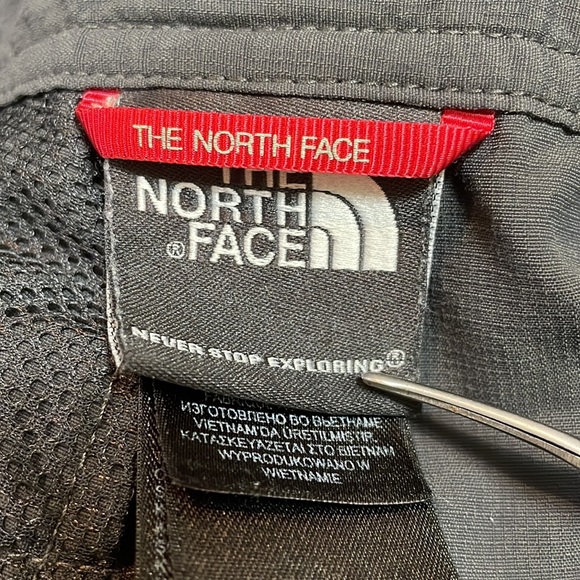 The North Face Men’s Size 30 Gray Shorts Cargo Pockets - Picture 9 of 11